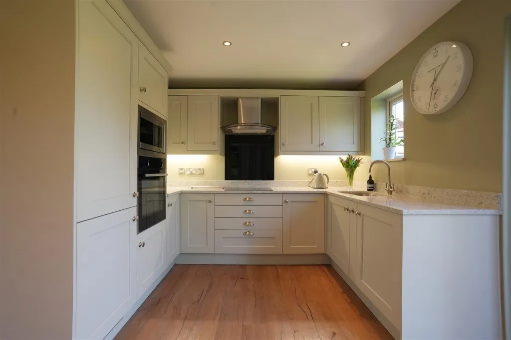 Royd Lane, Millhouse Green, photo 3