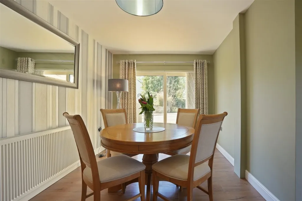 Royd Lane, Millhouse Green, photo 4