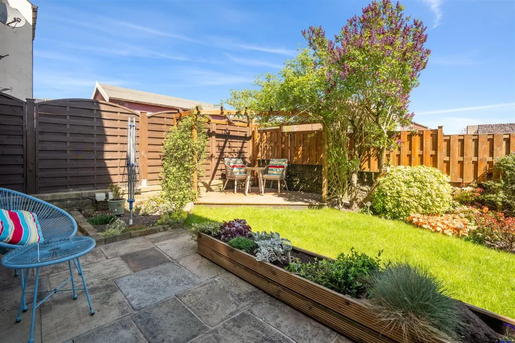 Royd Lane, Millhouse Green, photo 26