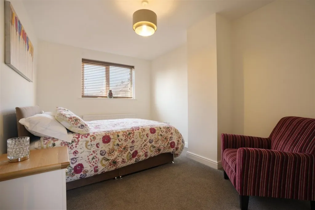 Royd Lane, Millhouse Green, photo 21