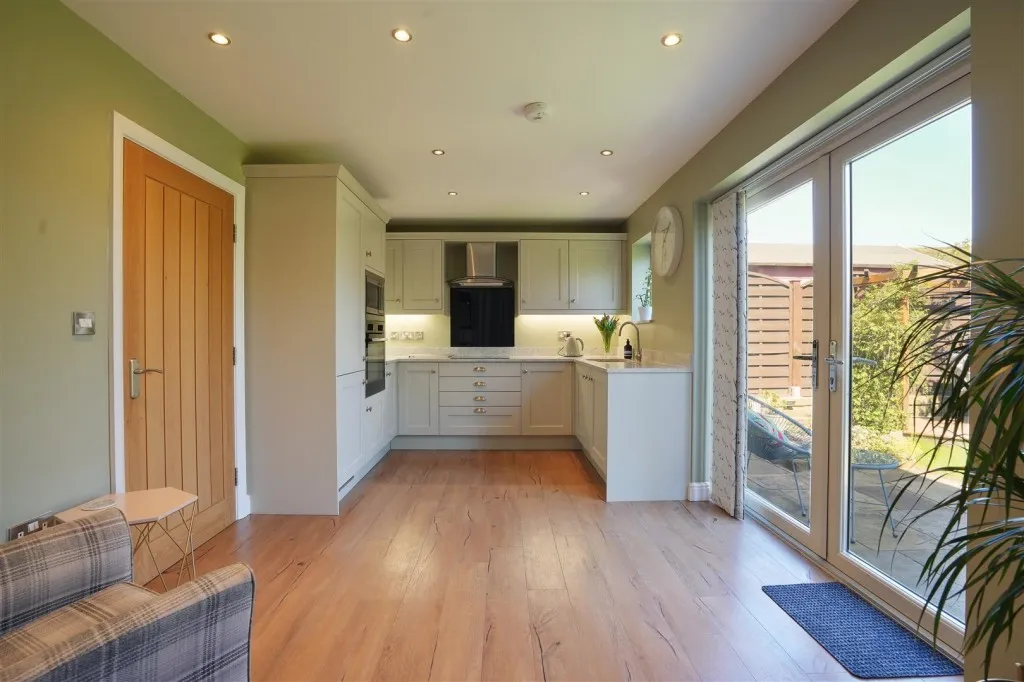 Royd Lane, Millhouse Green, photo 10