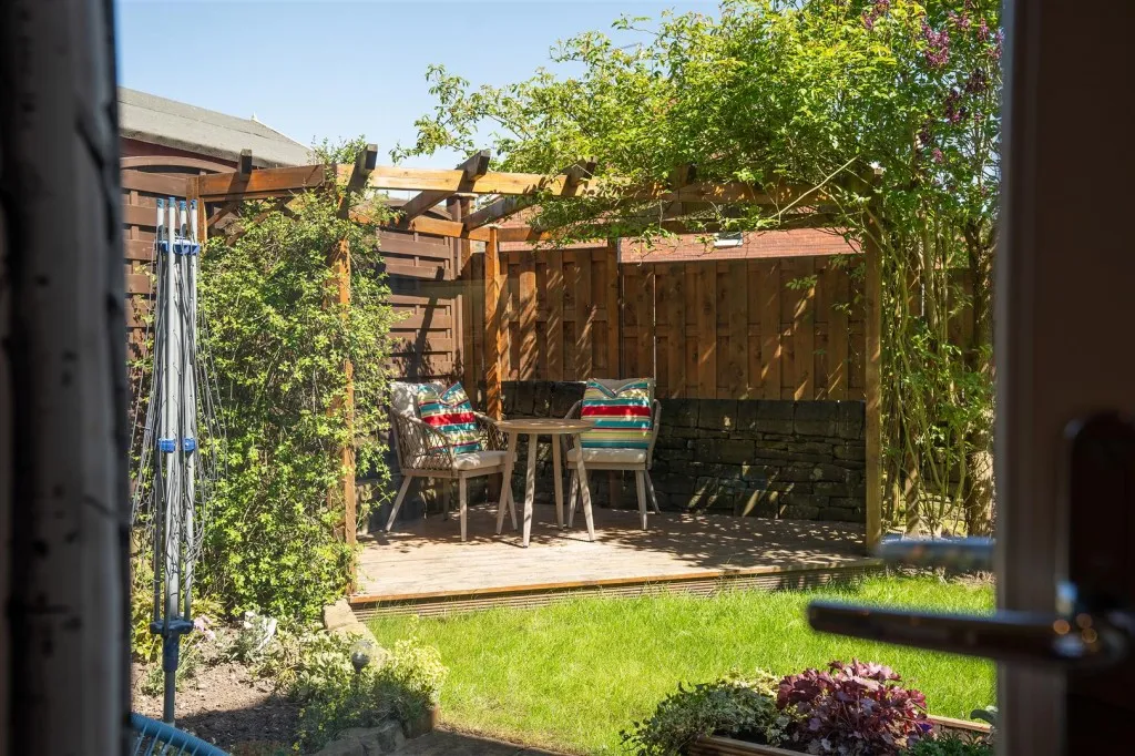 Royd Lane, Millhouse Green, photo 28