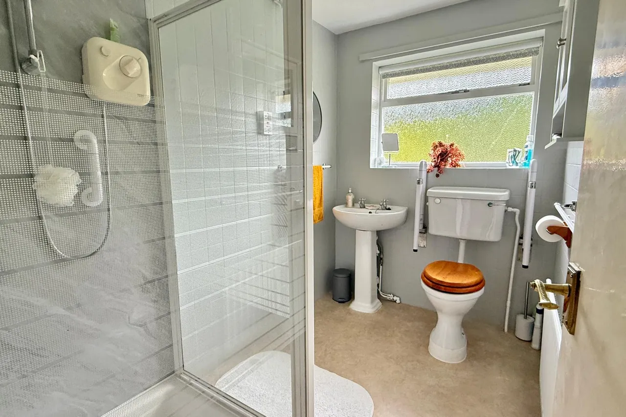 Shelley Close, Ashley Heath, BH24, photo 13