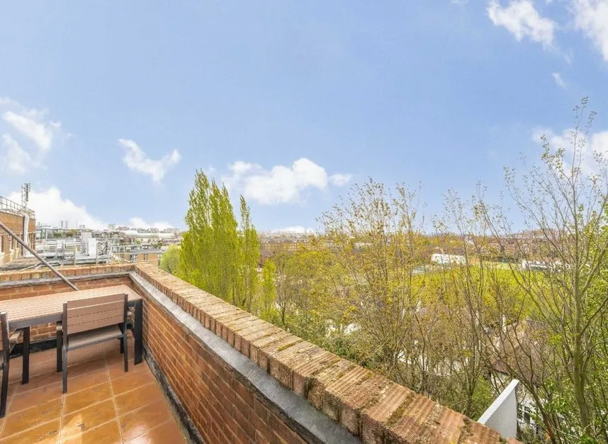 Finchley Road, Hampstead, NW3, photo 2