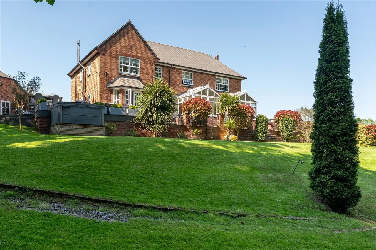 Yew Tree Close, St. Asaph, LL17, photo 31
