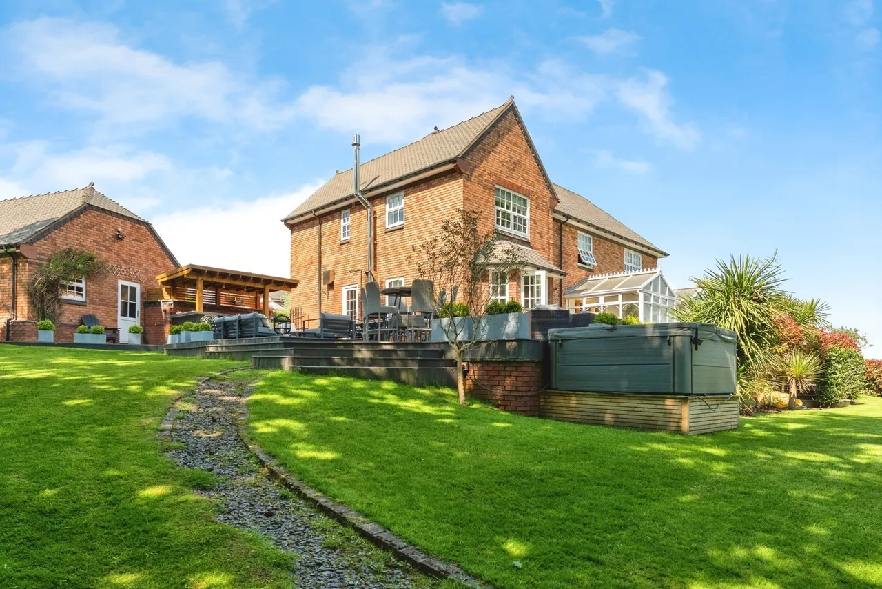 Yew Tree Close, St. Asaph, LL17, photo 9