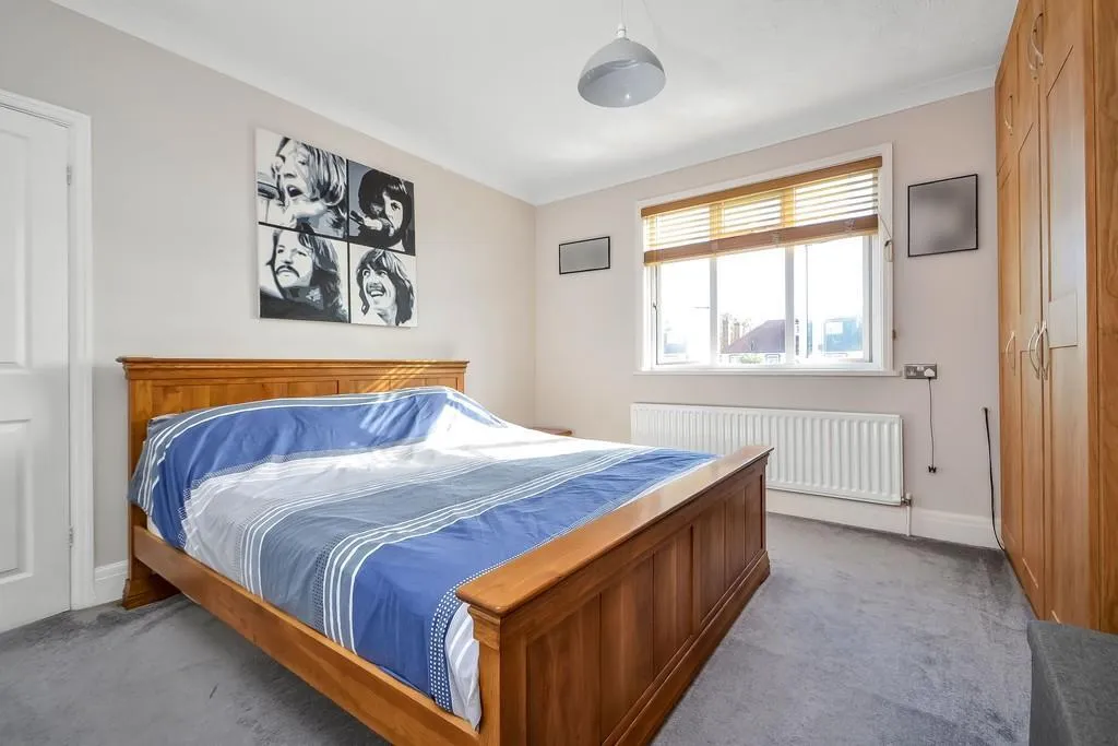 Gofton Avenue, Drayton, PO6, photo 10