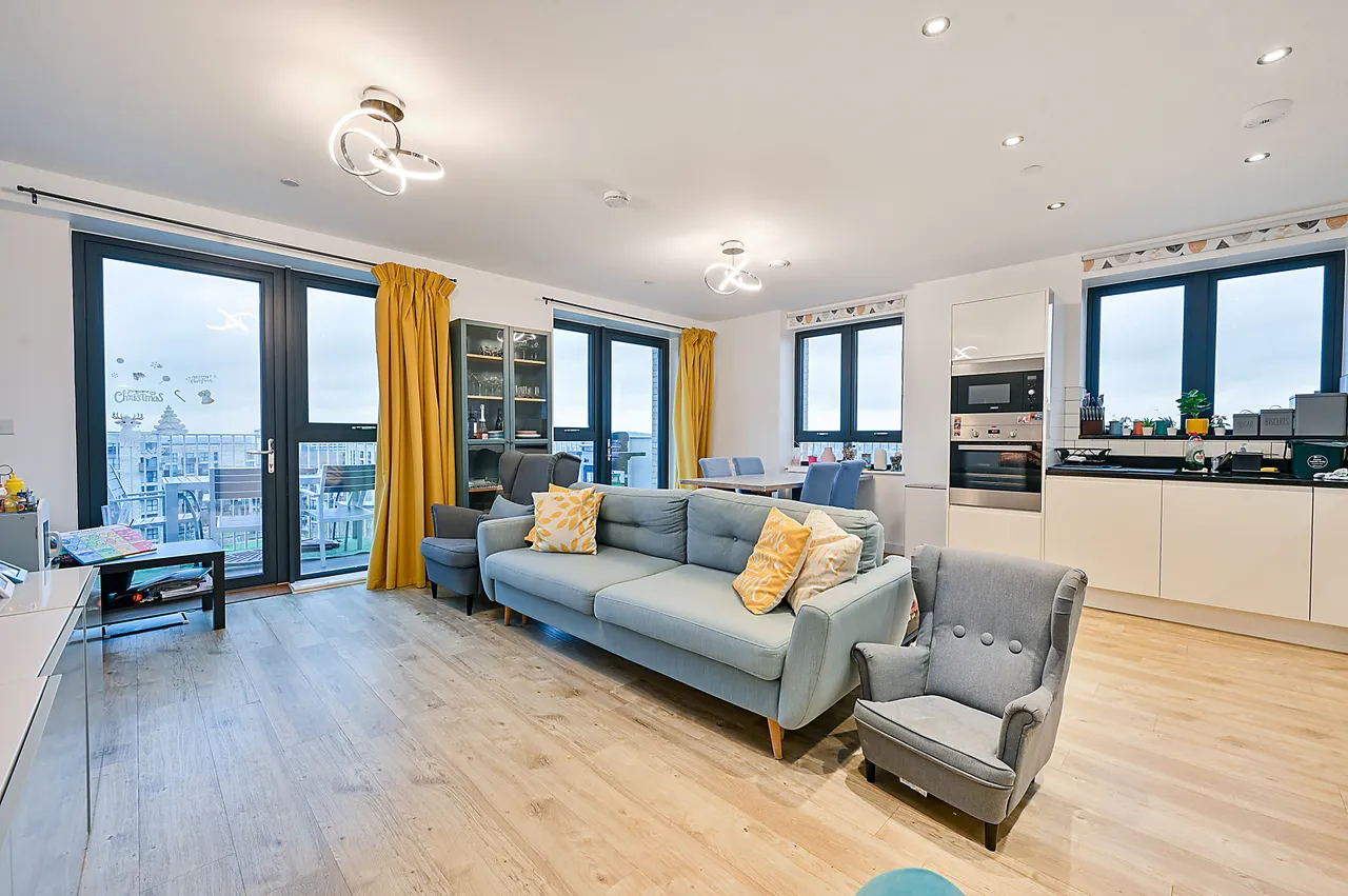 3 bed flat for sale, London, NW10