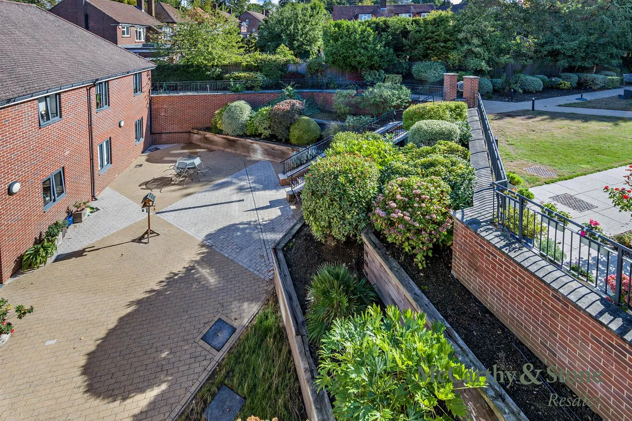Darkes Lane, Potters Bar, EN6, photo 10