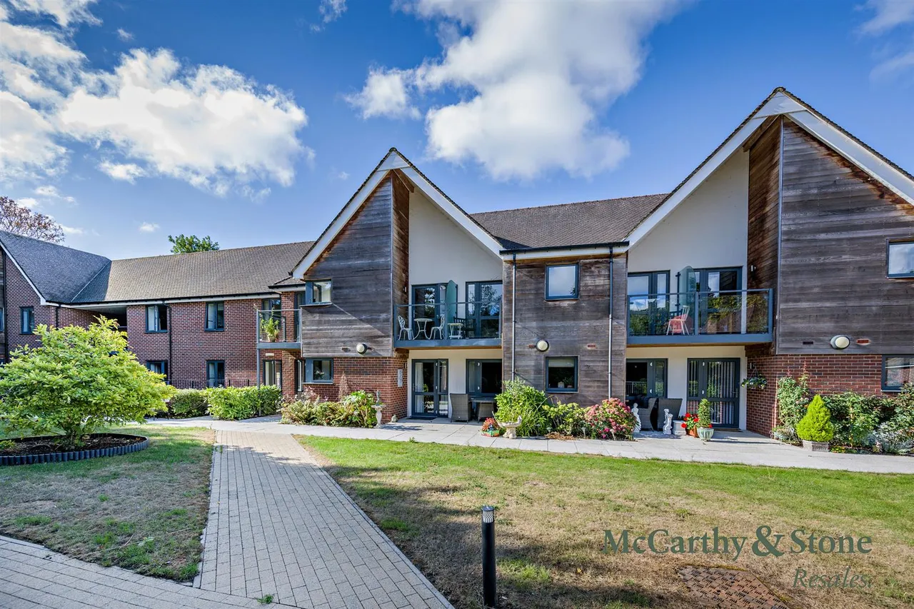 1 bed flat for sale, Darkes Lane, Potters Bar, EN6