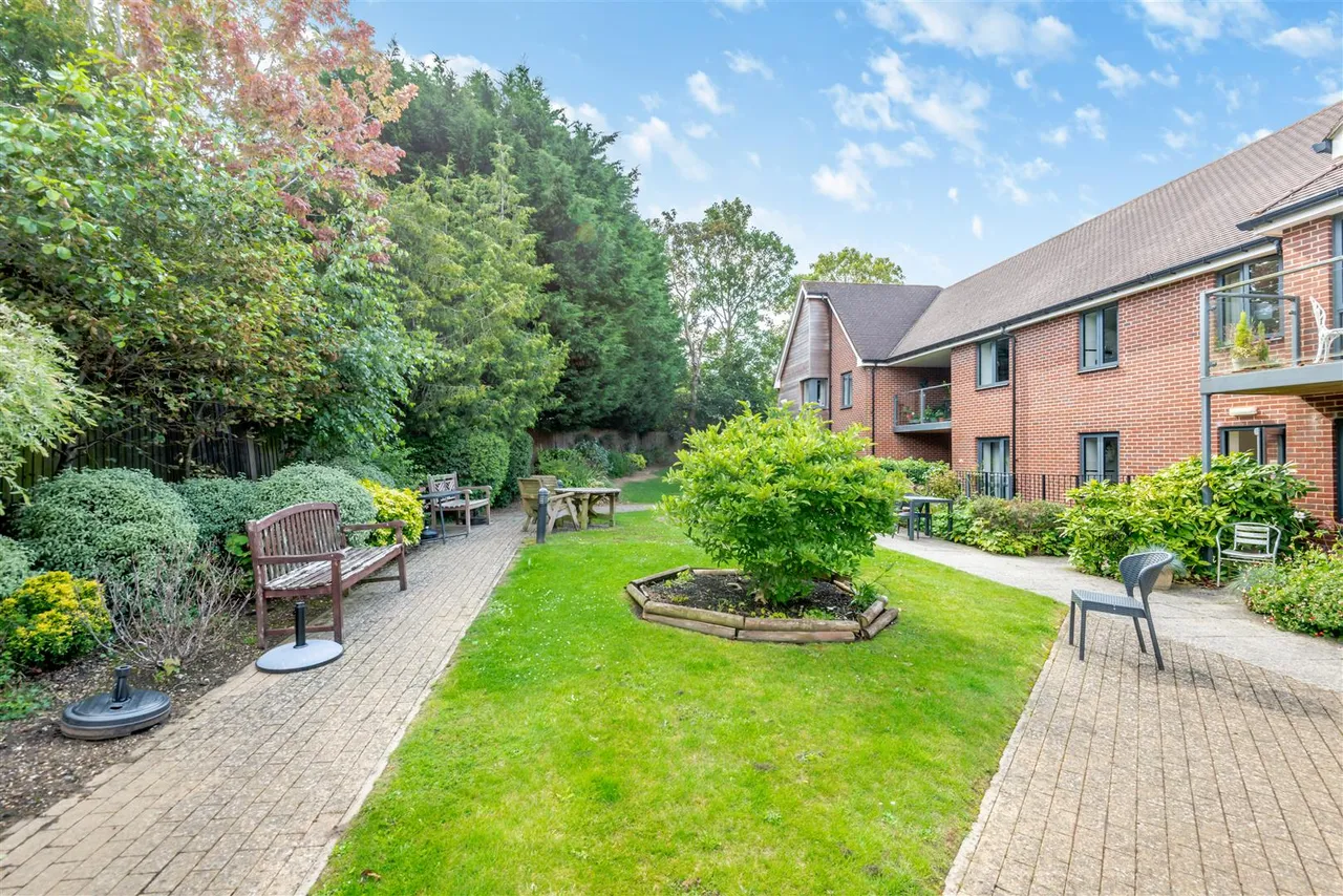 Darkes Lane, Potters Bar, EN6, photo 3
