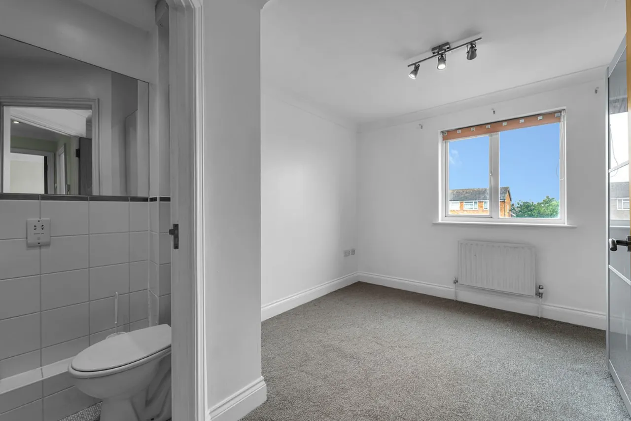Staines Road West, photo 5