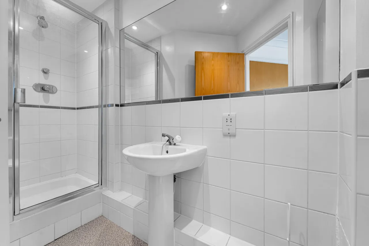 Staines Road West, photo 6