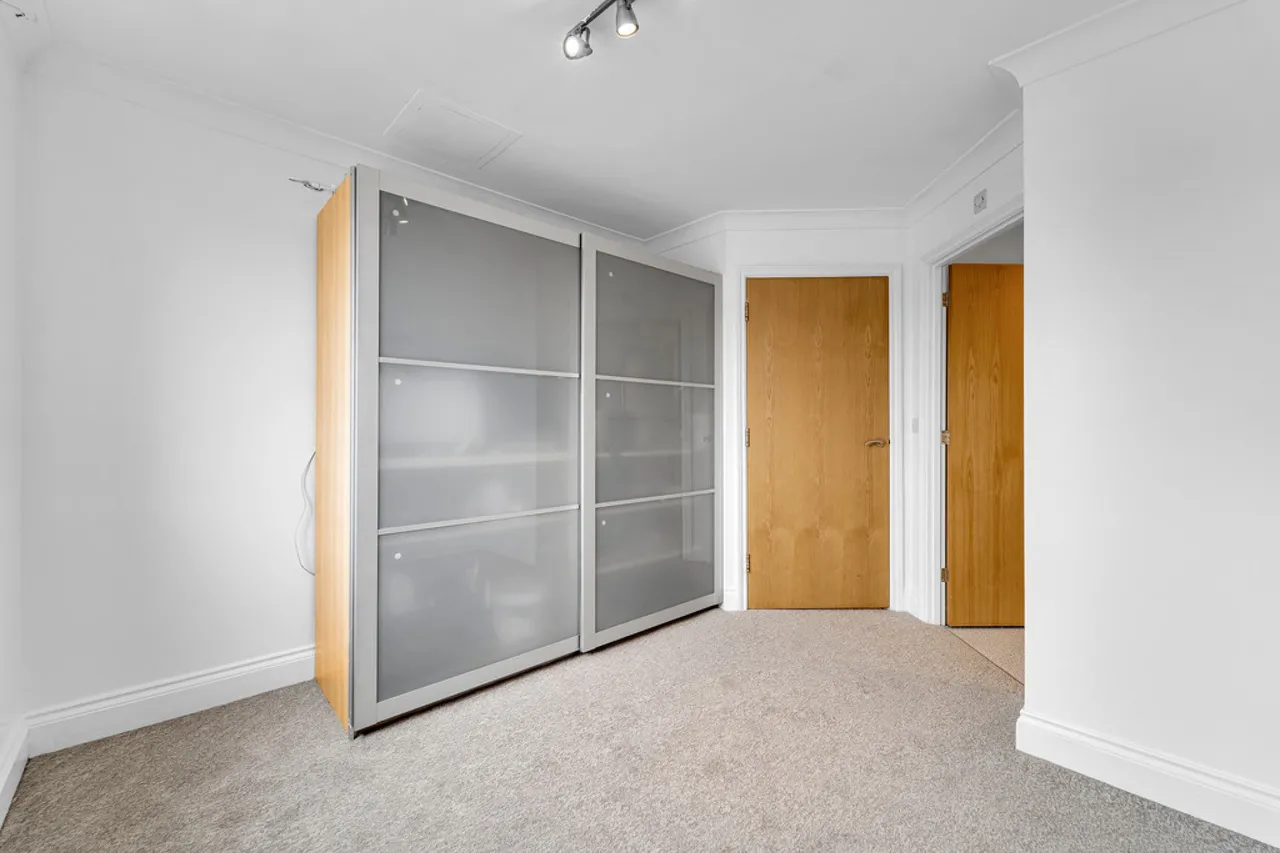 Staines Road West, photo 11