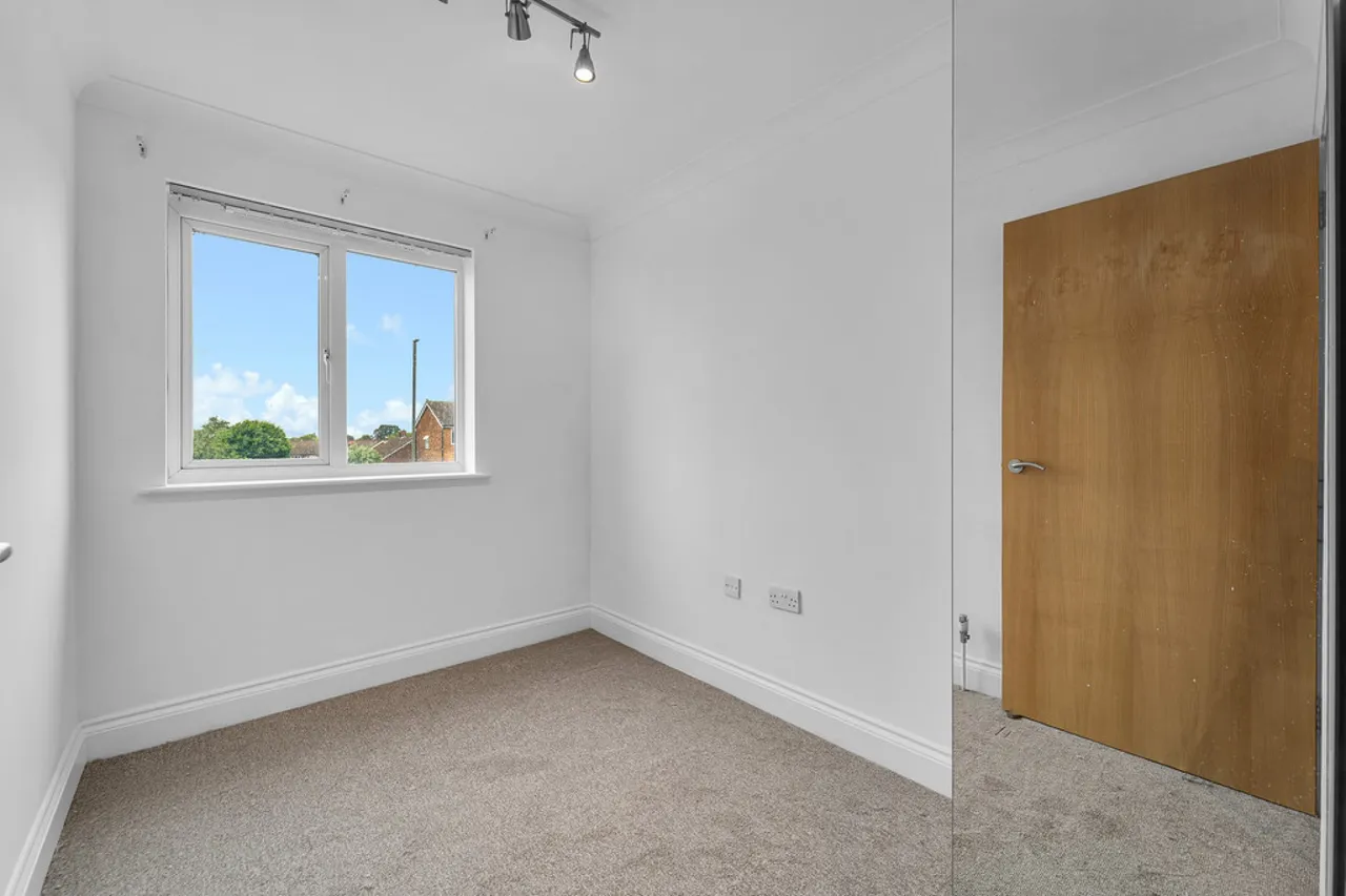 Staines Road West, photo 10