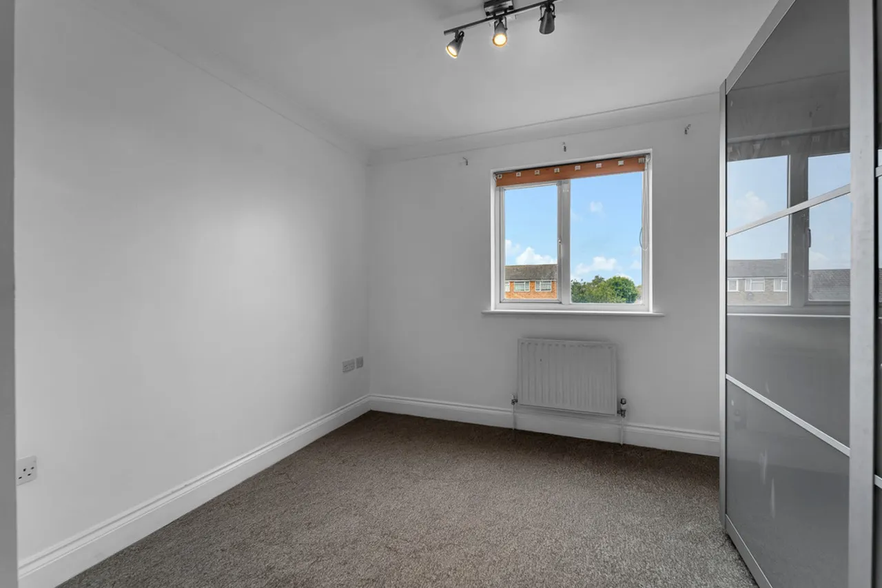 Staines Road West, photo 9