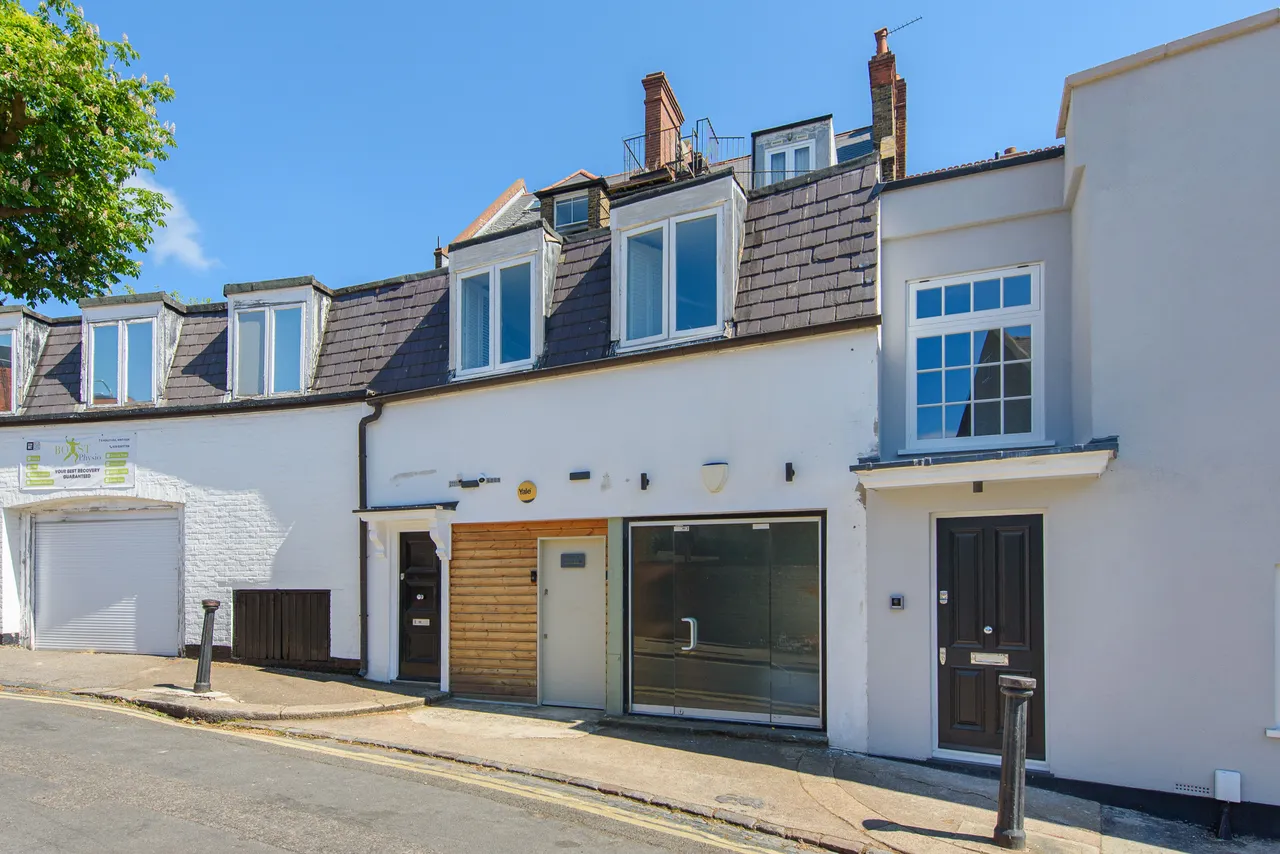 2 bed flat for sale — 16 Holly Bush Vale, London