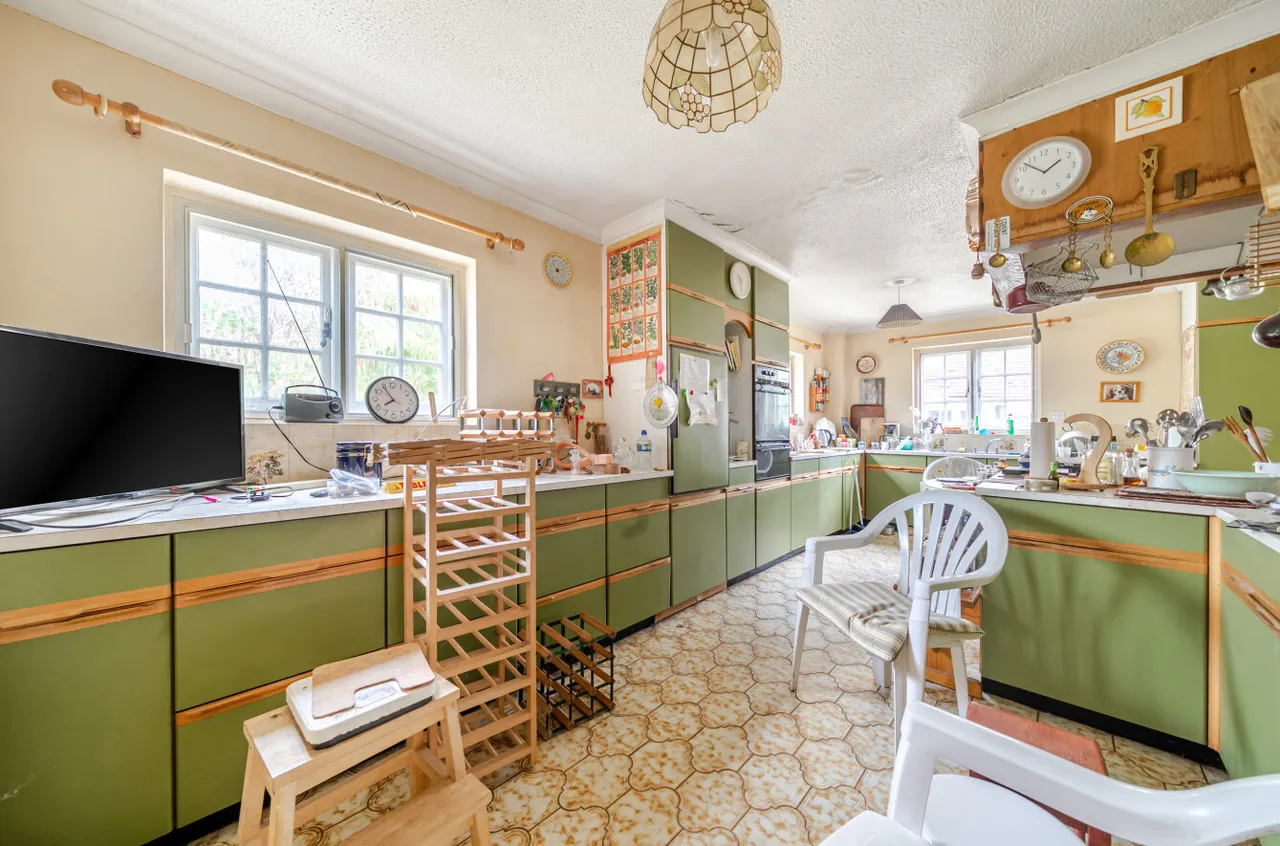 Pine Avenue, Camberley, Surrey, GU15 2LY, photo 4