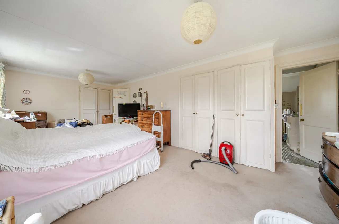 Pine Avenue, Camberley, Surrey, GU15 2LY, photo 8