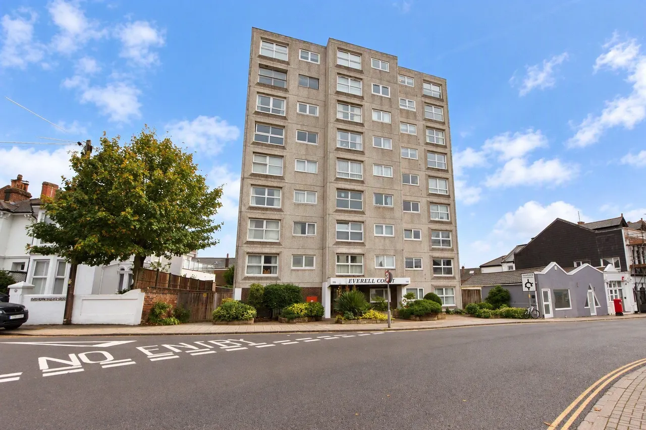 2 bed flat for sale, Clarendon Road, Southsea, PO4