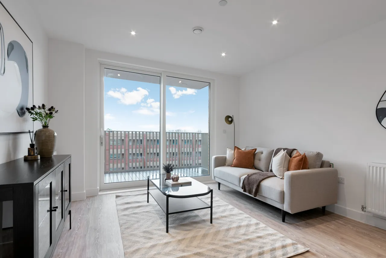2 bed flat to rent, Dukes Road, Walthamstow, E17