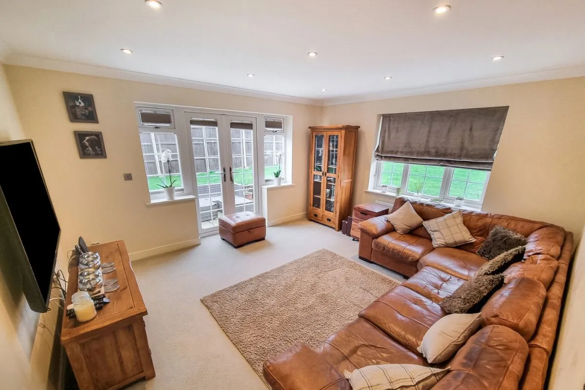 Ewins Close, Ash, Guildford, Surrey, GU12 6SA, photo 4