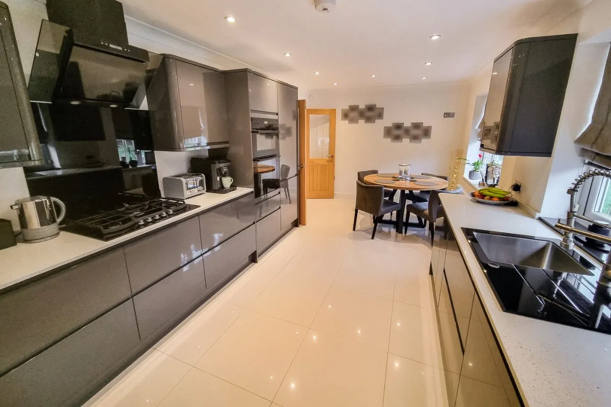 Ewins Close, Ash, Guildford, Surrey, GU12 6SA, photo 2