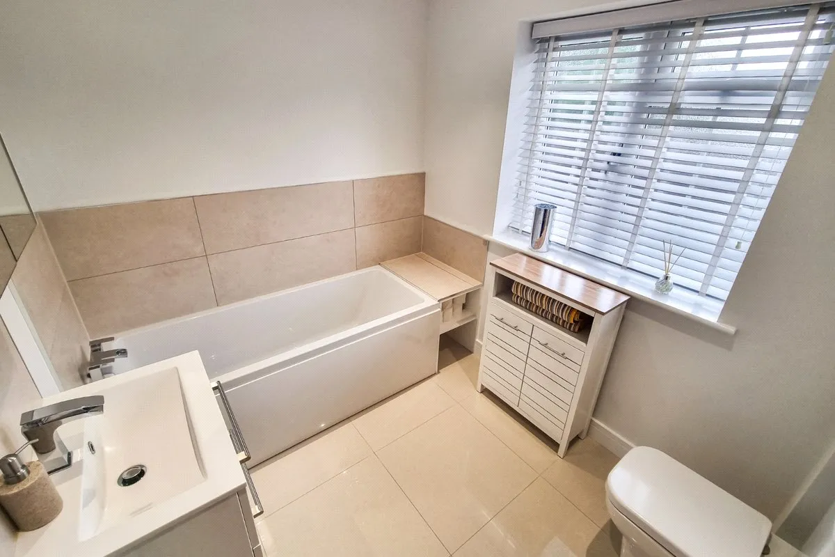 Ewins Close, Ash, Guildford, Surrey, GU12 6SA, photo 9