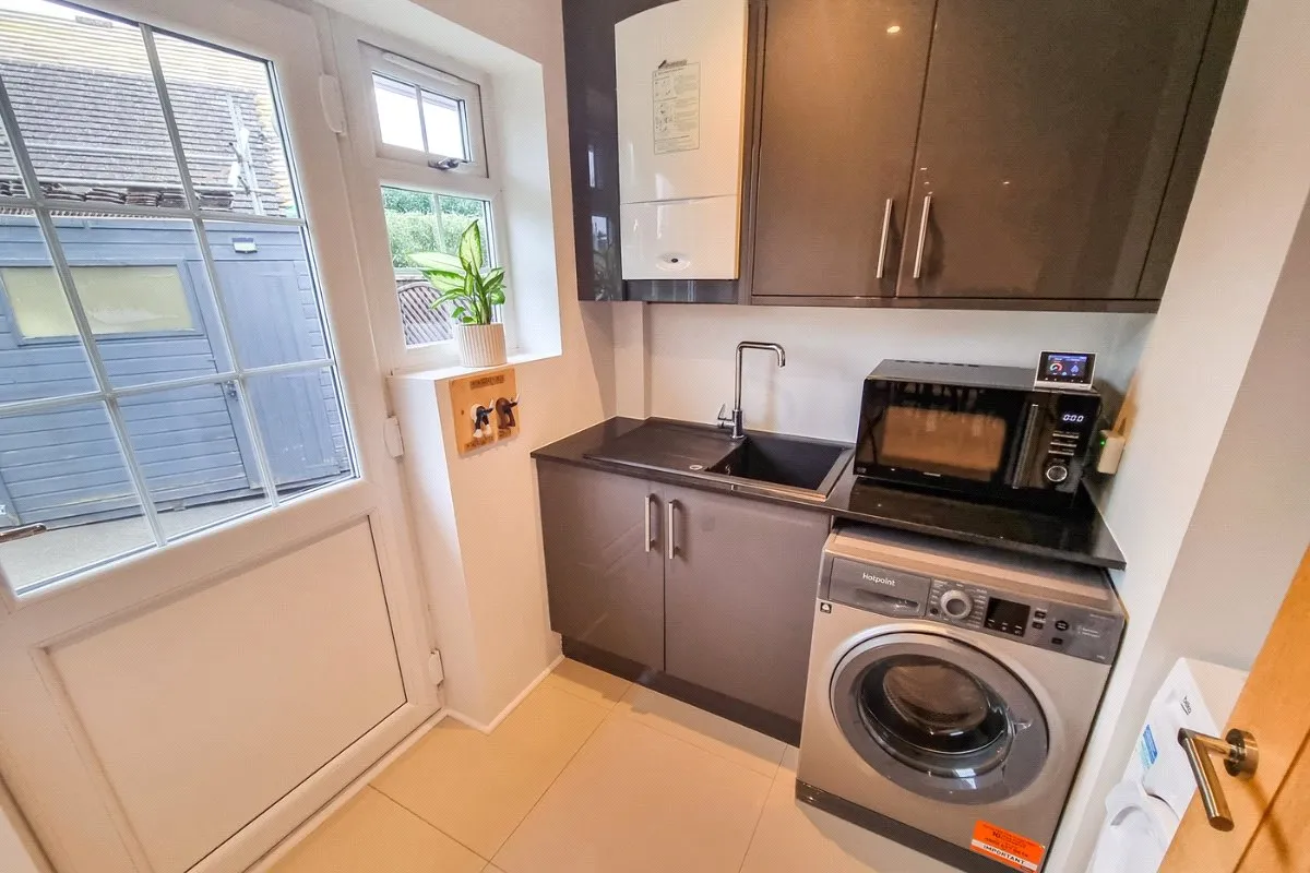 Ewins Close, Ash, Guildford, Surrey, GU12 6SA, photo 6