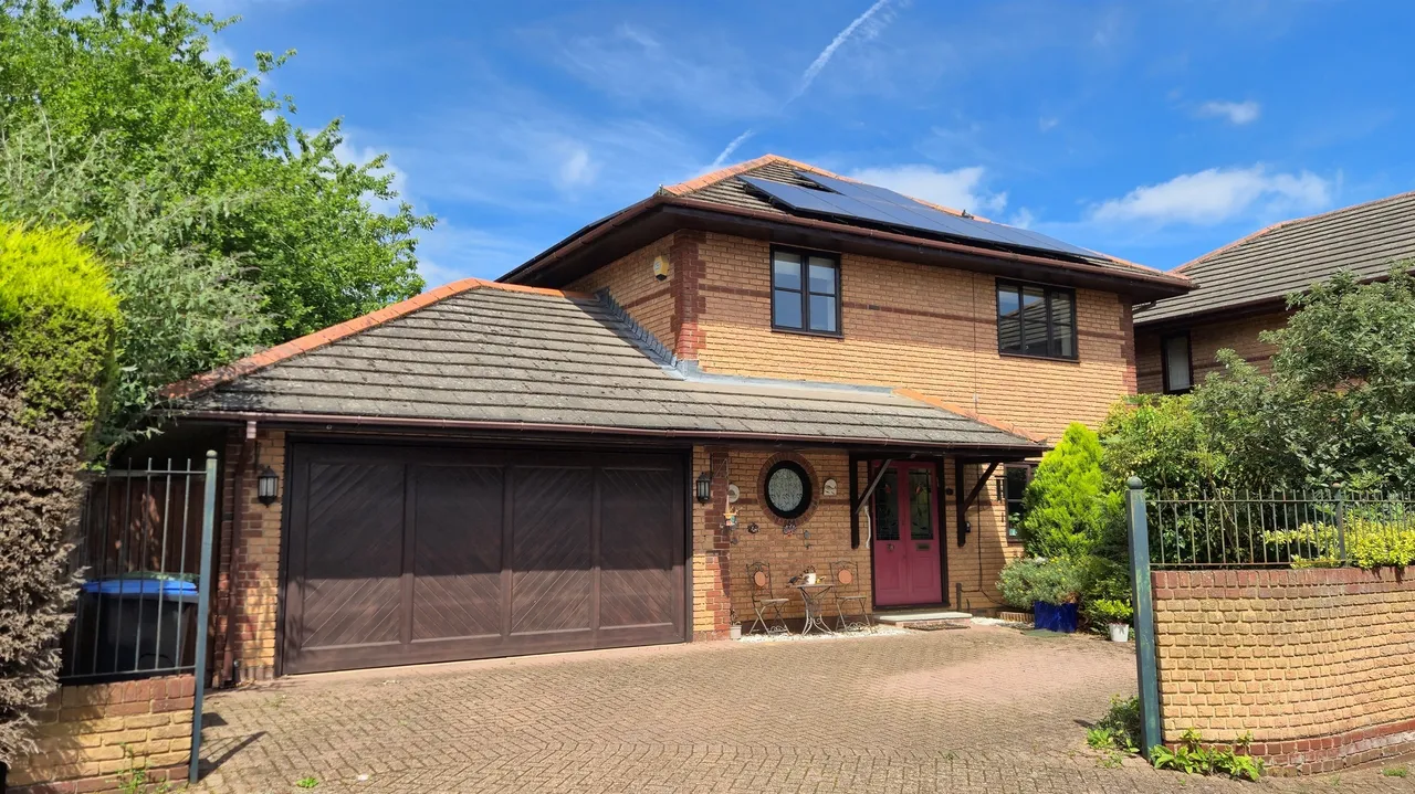 4 bed house for sale — Wellesley Park Mews, Enfield