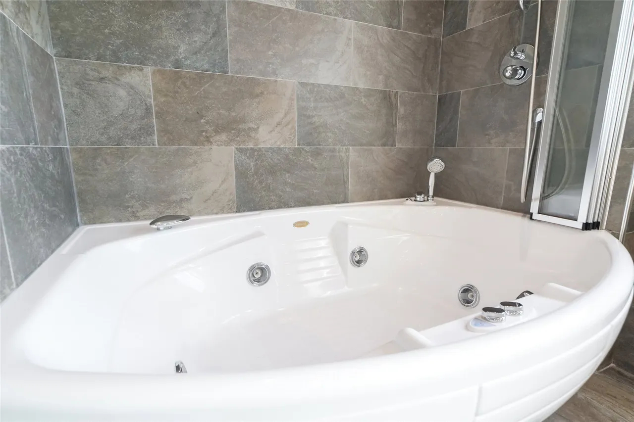 Harviestoun Grove, Tillicoultry, FK13, photo 15