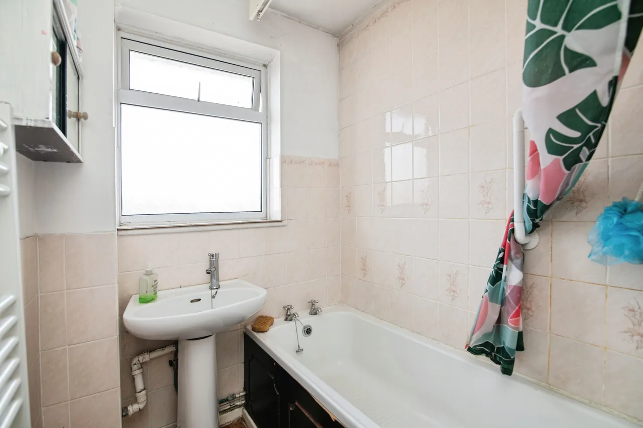 Francis Ward Close, West Bromwich, B71, photo 12