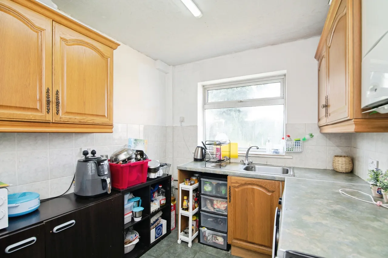 Francis Ward Close, West Bromwich, B71, photo 6