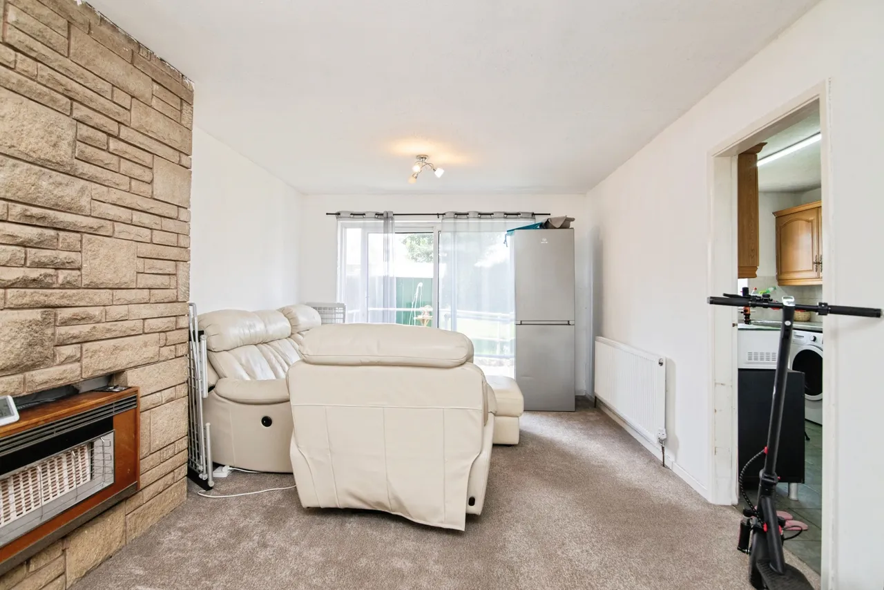 Francis Ward Close, West Bromwich, B71, photo 3