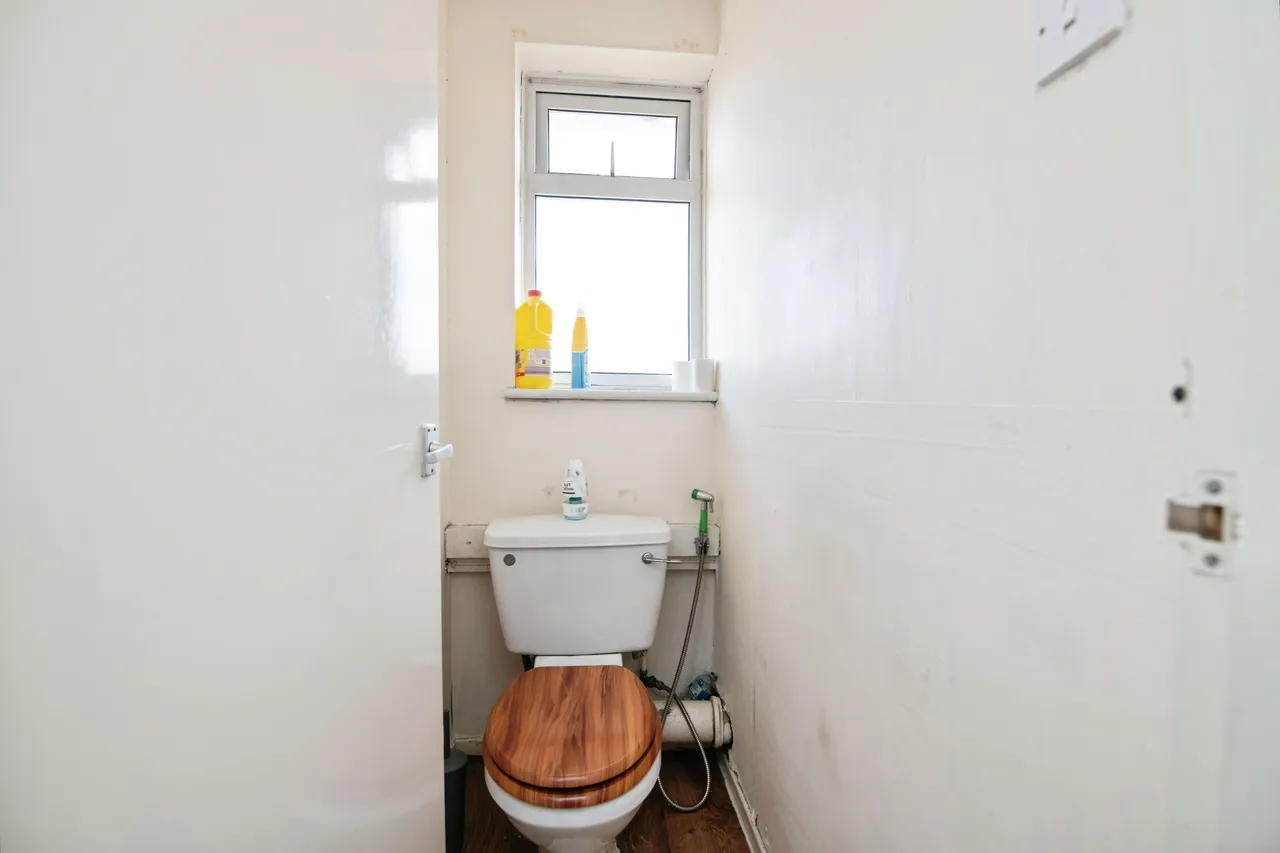 Francis Ward Close, West Bromwich, B71, photo 13