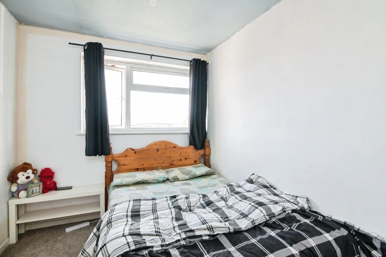 Francis Ward Close, West Bromwich, B71, photo 9