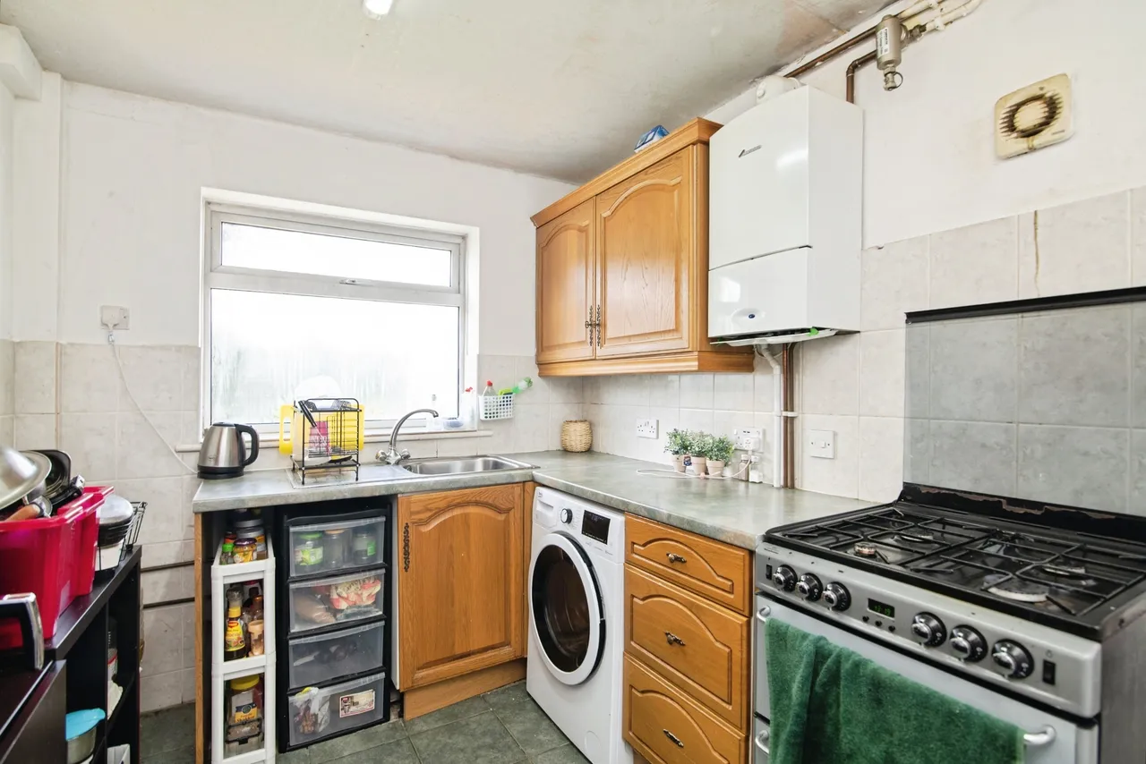 Francis Ward Close, West Bromwich, B71, photo 4