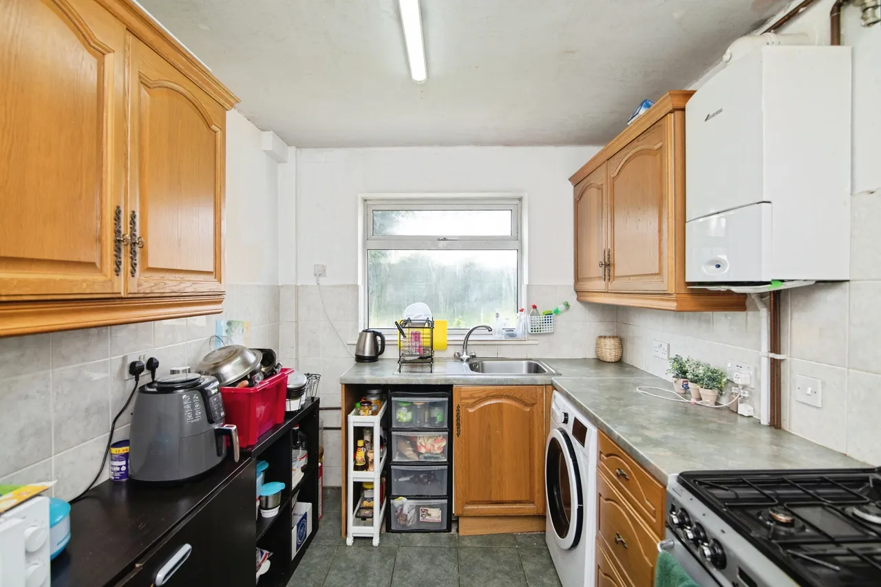 Francis Ward Close, West Bromwich, B71, photo 5