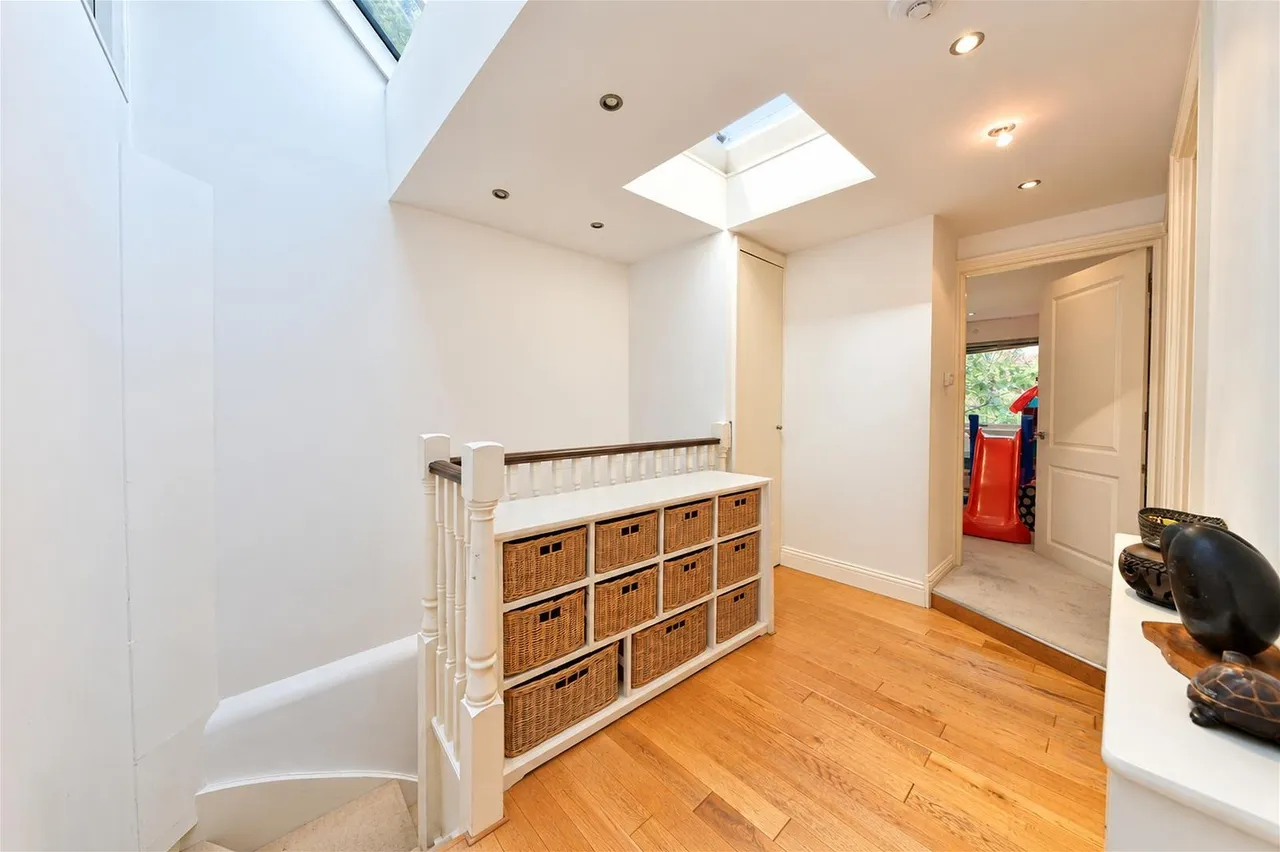 Belsize Lane, London, NW3, photo 16