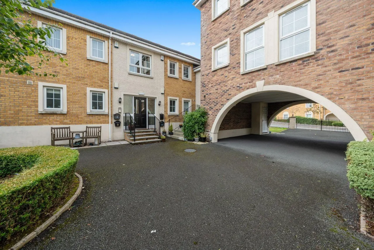 2 bed flat for sale, Lineybrook Court, Bangor, BT19