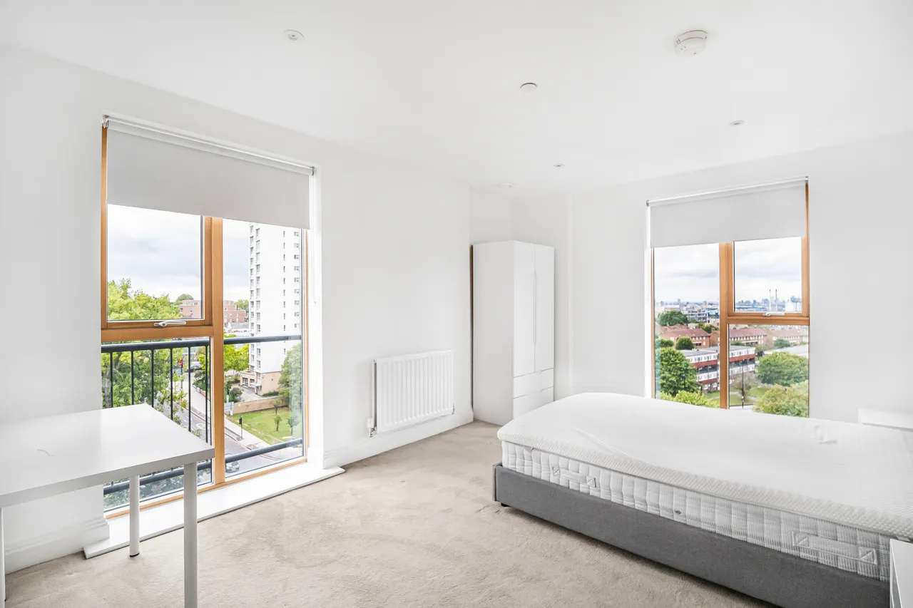 3 bed flat to rent, Wellington Street, London, SE18
