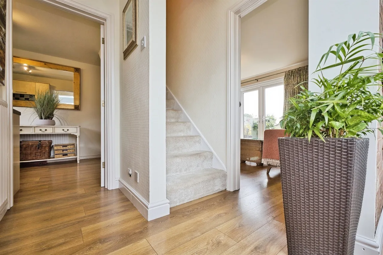 Park Hill Drive, FROME, photo 2
