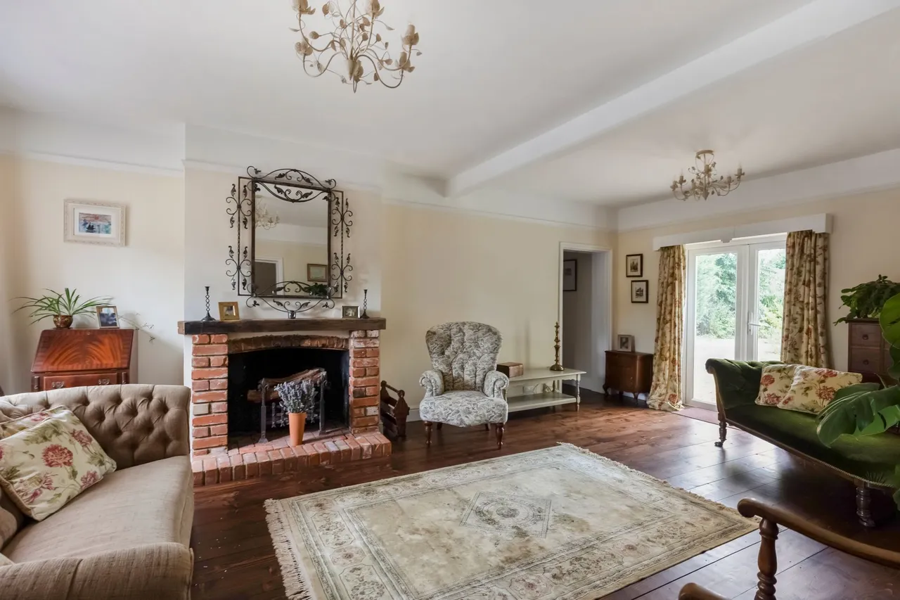 Beautifully Renovated Period Home in, photo 3