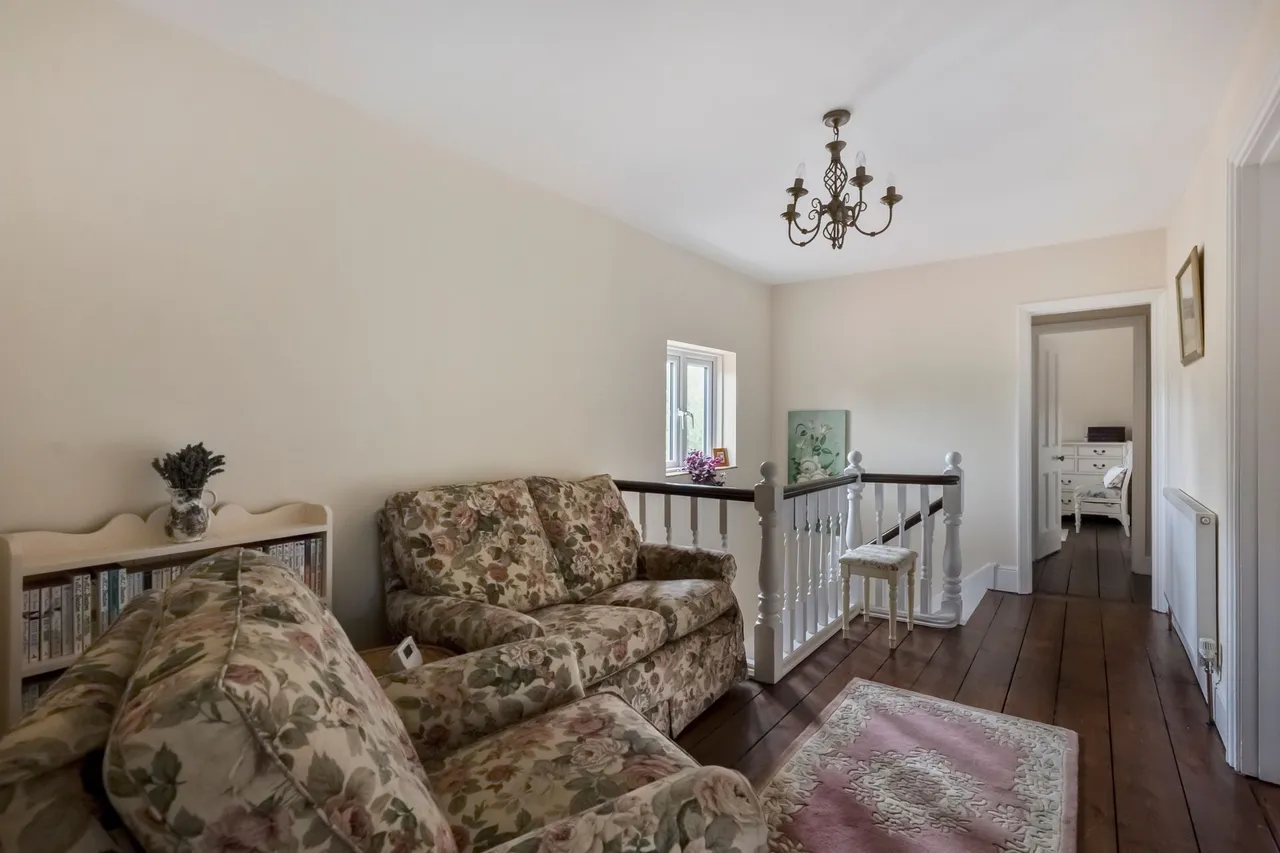 Beautifully Renovated Period Home in, photo 9