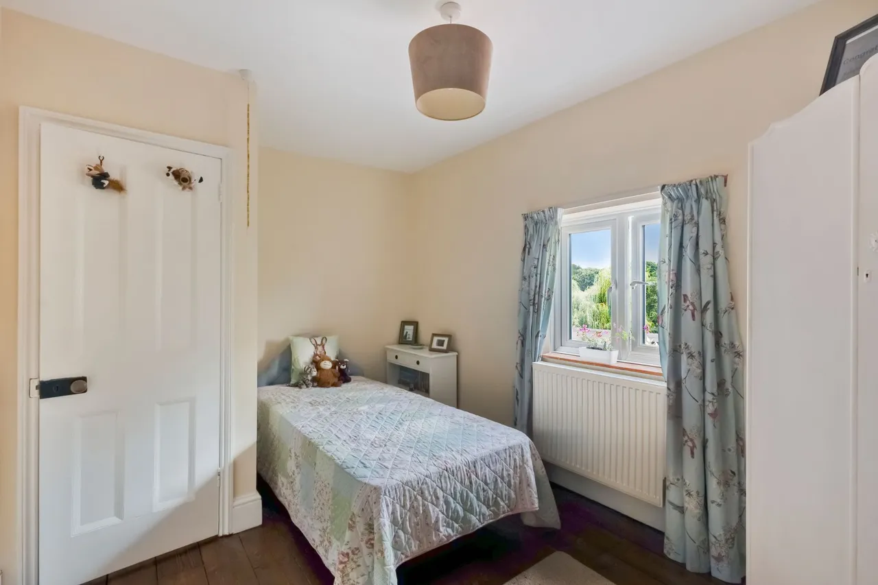 Beautifully Renovated Period Home in, photo 12