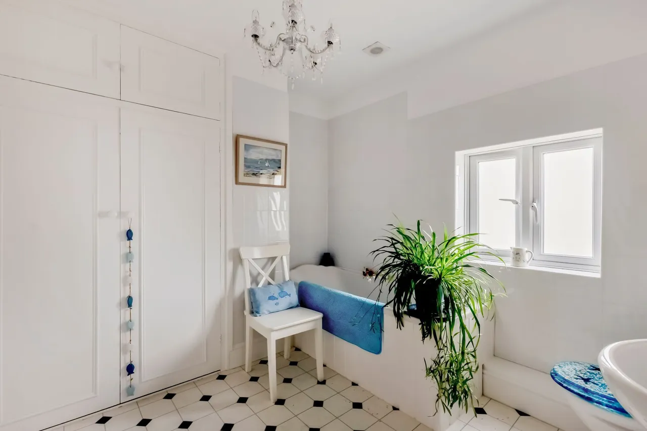 Beautifully Renovated Period Home in, photo 13