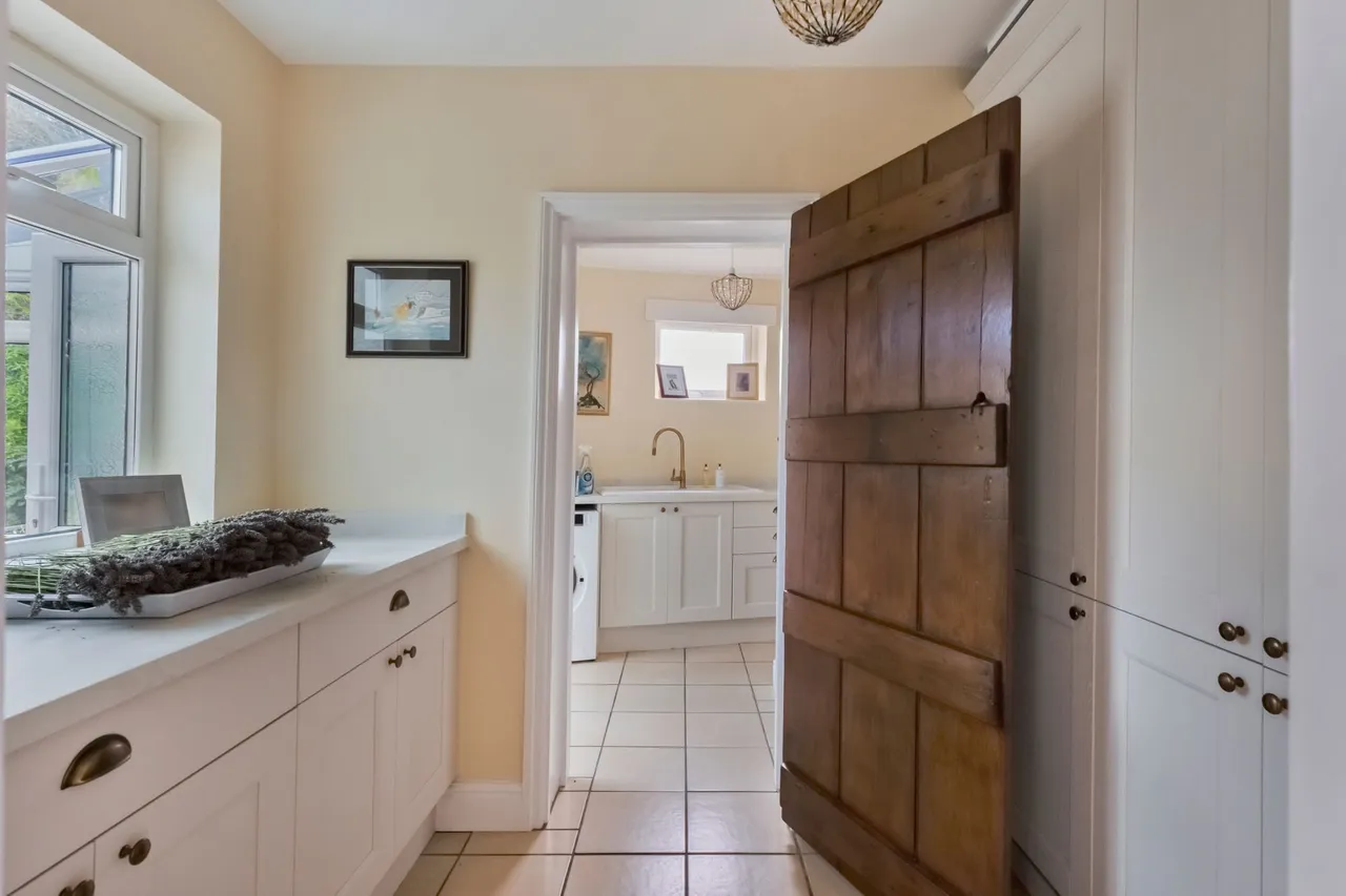 Beautifully Renovated Period Home in, photo 6