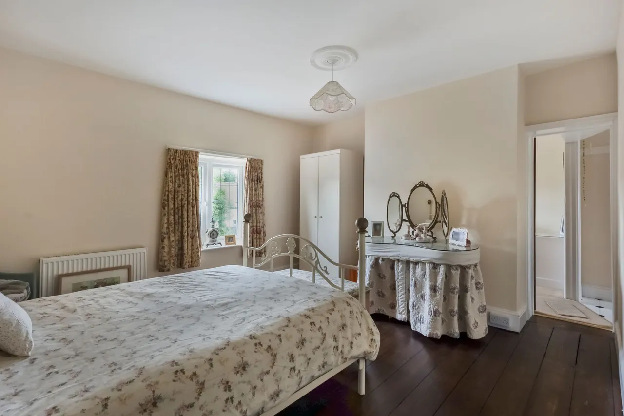 Beautifully Renovated Period Home in, photo 11