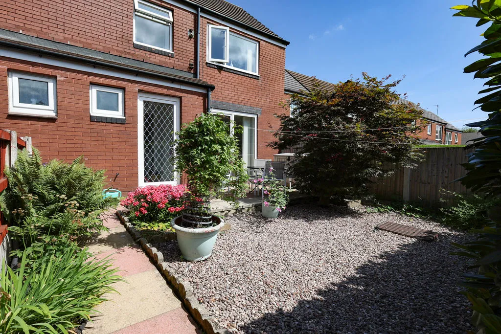 3 bed house for sale — Bramhall Close Milnrow, Rochdale OL16 4BY
