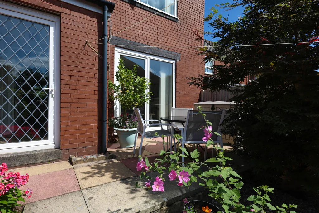 Bramhall Close Milnrow, Rochdale OL16 4BY, photo 22